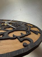 HOUTEN WANDKLOK MET POES - STIL UURWERK, Verzenden