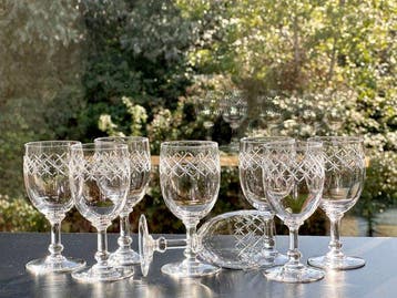 Baccarat - Wijnglas (8) - Art Deco - Op het Been van Pain -
