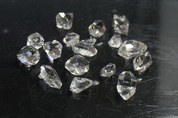Kwarts met twee eindpunten, type Herkimer-diamant.