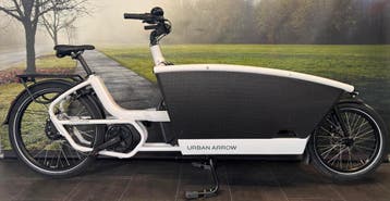 Demo: Urban Arrow Family Cargo Bakfiets met Riem-aandrijving, Ophalen of Verzenden, Zo goed als nieuw, 50 km per accu of meer