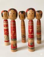 Verzameling van 5 traditionele Japanse Kokeshi-poppen –