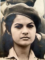 Alberto Korda (1928–2001) - (XL) Mujer Miliciana en desfile