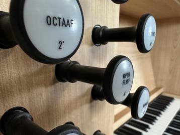 Johannus Studio P350, Zo goed als nieuw, 3 klavieren, Orgel