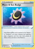 moon & sun badge 151/203 evolving skies, Ophalen of Verzenden, Nieuw, Losse kaart, Foil