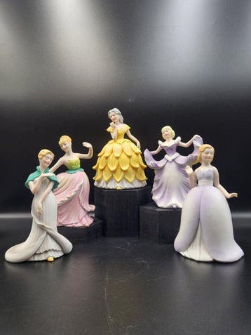 Lot de 5 figurines florales en porcelaine peinte à la main –
