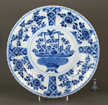 Kangxi (1662-1722) - Kom - Abundant Floral Basket with