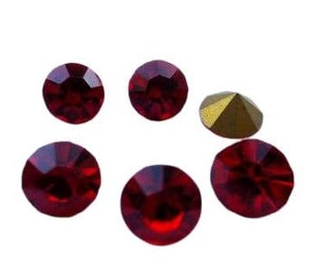 2 x puntsteen Swarovski  7 x 5mm Gold Foiled Siam, Ophalen of Verzenden, Nieuw, Overige typen