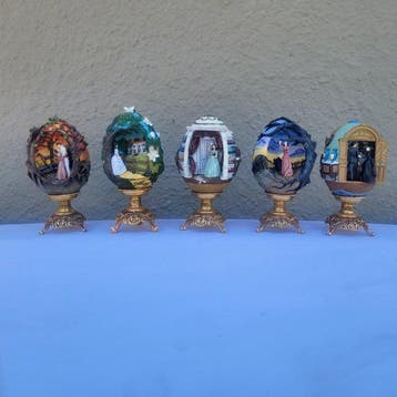 Fabergé ei - 5 House of Faberge Jewels in de Garden Egg