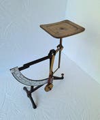 Balans of weegschaal - Een pendel - Metaal -