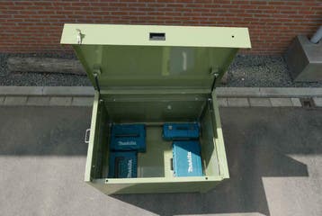 stevige metalen berging met slot, Ophalen, Nieuw