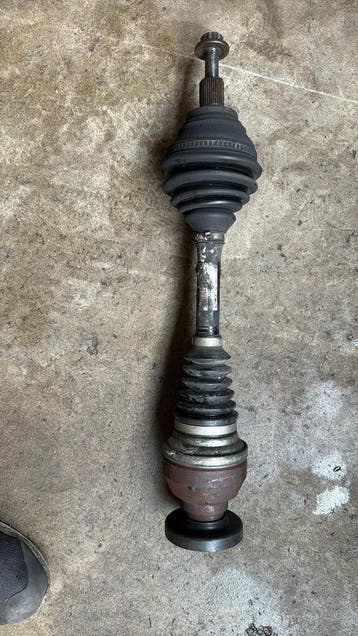 Tiguan Aandrijfas Links 5N0407761S, Nieuw