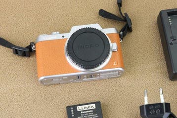 Panasonic Lumix DMC-GF7 Body + Accessoires Digitale camera, Nieuw