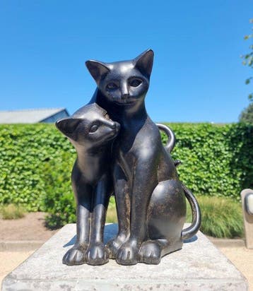 Beeldje - Cuddling cats - Hars, Antiek en Kunst, Kunst | Designobjecten