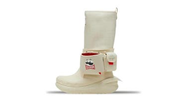 Crocs x Pringles Classic Crush Boot Bone Multi, Nieuw