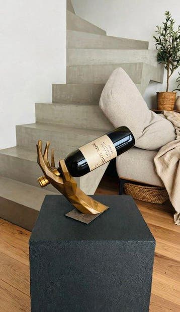 Tomas Orentas 1984 - sculptuur, Geometric Gold Hand Wine