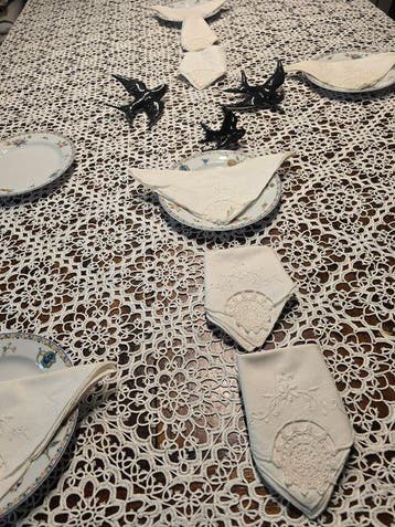 Tafelkleed (13) - 260 cm - 248 cm - Antieke borduursels