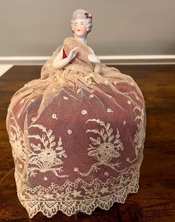 Beeldje - Porcelain half doll pincushion - Porselein,