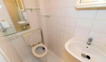 Te Huur Studio Rogstraat In Den Haag, Huizen en Kamers, 20 tot 35 m², Den Haag