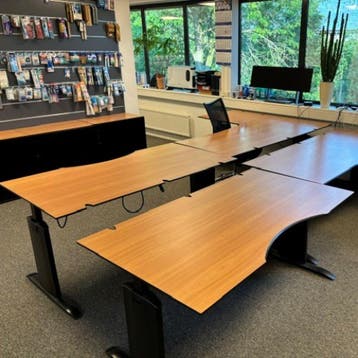(MDK-107706) Lensvelt ergonomisch bureau - 160 x 90 cm |..., Ophalen of Verzenden, In hoogte verstelbaar, Gebruikt