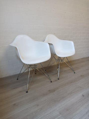 Vitra - Charles Eames, Ray Eames - Stoel (2) - DAR - Plastic