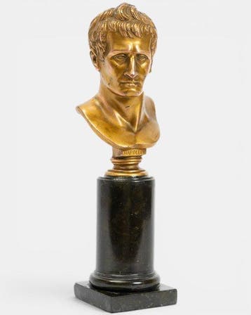 sculptuur, raffigurante Napoleone poggiante su base in marmo