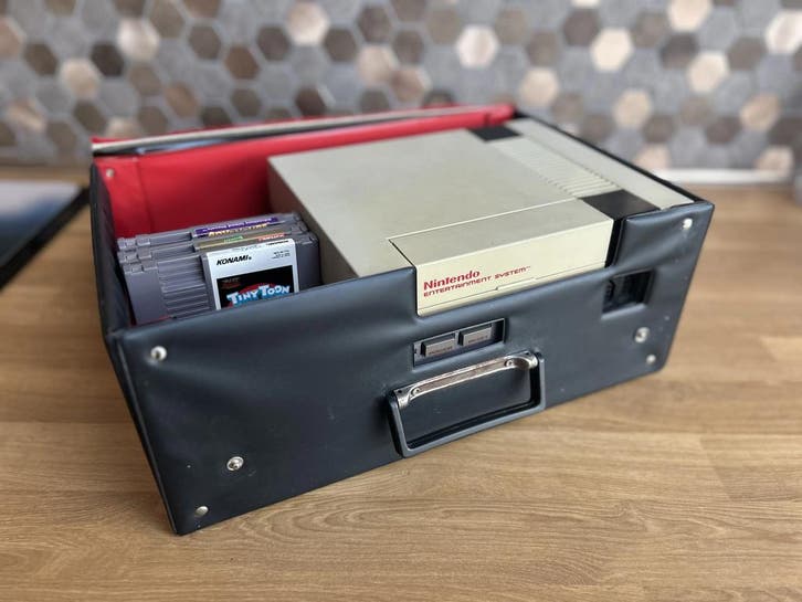 NES Carry Case Forty Four, Spelcomputers en Games, Spelcomputers | Nintendo NES, Verzenden