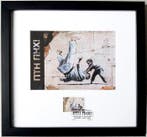 Banksy (1974) - FRAME Postcard and Stamp with Cancellation, Antiek en Kunst, Kunst | Designobjecten