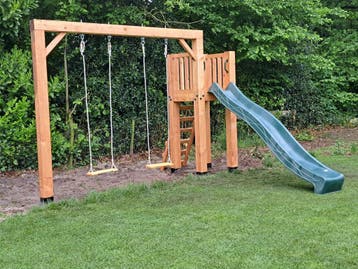 Douglas Speeltoren met schommel. VOORJAARSAANBIEDING, Kinderen en Baby's, Speelgoed | Buiten | Speeltoestellen, Nieuw, Schommel
