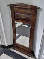 Biedermeier Wandspiegel – Nussbaum Pfeilerspiegel mit Giebel