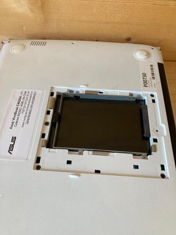 *mist klepje* Asus VivoBook E402NA Celeron N3350 HDMI Ge..., Nieuw