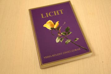 9786058928510 . Titel:  Licht Met liefde voor de mensheid., Verzenden, Nieuw