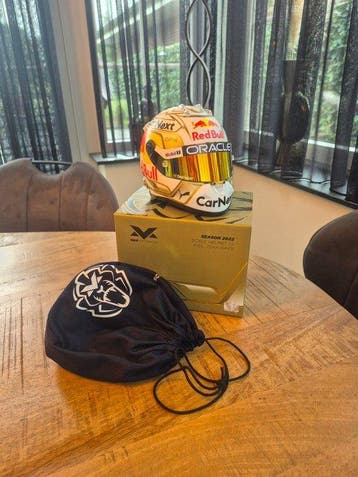 Red Bull Racing - Max Verstappen - 2022 - Scale 1/2 helmet, Nieuw