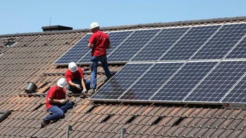 Zonnepanelen installeren? Ontvang offertes op maat, Doe-het-zelf en Verbouw, Zonnepanelen en Toebehoren, Nieuw