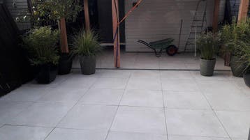 Terrastegel Lichtgrijs 60x60cm (Vloeren, Afbouwmaterialen), 60 cm of meer, Nieuw, Ophalen of Verzenden, 10 m² of meer