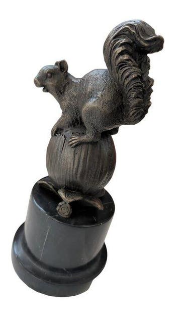 Figuur - Eichhörnchen auf Eichel - Brons, Marmer