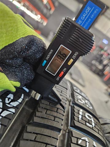 235/40/19 285/35/19 NO PIRELLI WINTERBANDEN 7,9/7,8MM DEMO, Gebruikt, 285 mm, Winterbanden, Band(en)