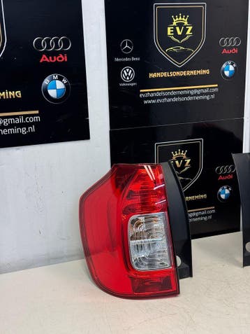Dacia Logan bj.2020 achterlicht set rechts en links, Gebruikt