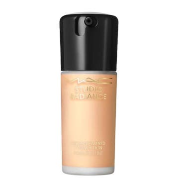 MAC Cosmetics - Studio Radiance Serum Foundation - NC16, Ophalen of Verzenden, Nieuw, Gehele gezicht, Make-up