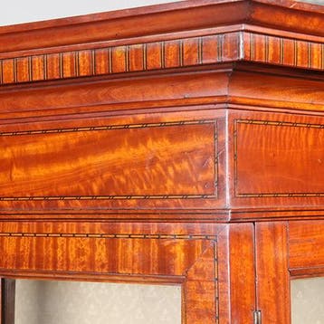 Ingelegde satijnhouten bowfront vitrinekast fijn meubelmaker, Antiek en Kunst, Ophalen of Verzenden