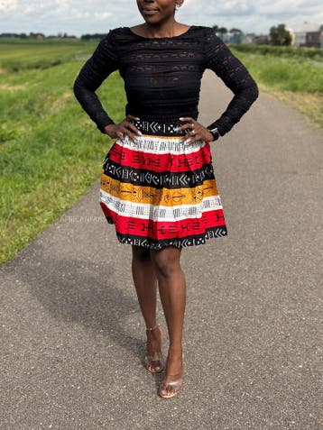 Afrikaanse print mini rok - Rode Bogolan Symbols - S, Kleding | Dames, Ophalen of Verzenden, Nieuw
