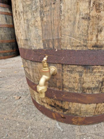 Whiskyvat 125L - Eikenhouten regenton met messing aftapkraan, Tuin en Terras, Regentonnen, Met kraantje, Ophalen of Verzenden