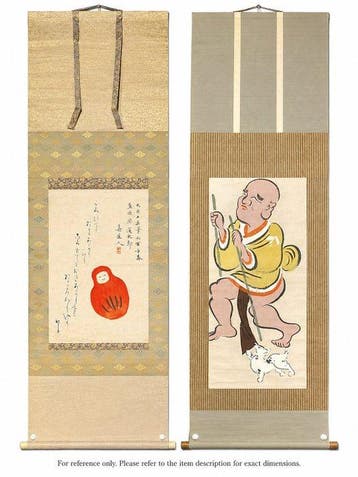 Gecombineerde kavel: twee Japanse figuurhangen scrolls –