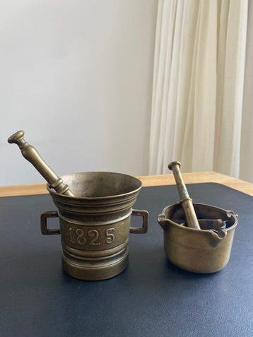 Vijzel en stamper (5) - Messing, Brons - 1825, Antiek en Kunst