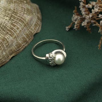 Witgouden ring met parel en diamanten; 0,07 ct., 18 tot 19, Gebruikt, Overige kleuren, Ophalen of Verzenden