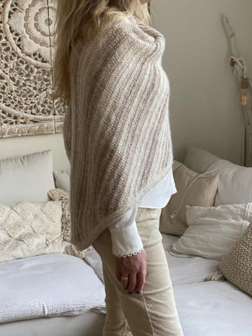 Haakpatroon Gestreepte Poncho voor dames - Handmadejolie, Ophalen of Verzenden, Nieuw