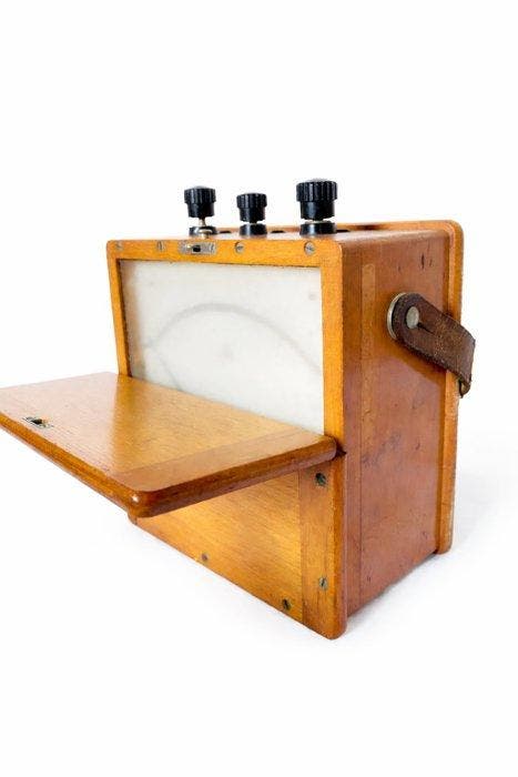 Ampèremètre ancien de laboratoire - scientifique industriel, Antiek en Kunst, Antiek | Wandborden en Tegels