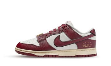 Nike Dunk Low SE Just Do It Sail Team Red (W), Nieuw
