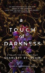 A Touch of Darkness - EN - Scarlett St. Clair - Paperback, Boeken, Gelezen, Scarlett St. Clair, Ophalen of Verzenden, Fictie