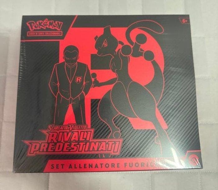 Pokémon - 1 Box - Rivali Predestinati - Set Allenatore, Hobby en Vrije tijd, Verzamelkaartspellen | Pokémon