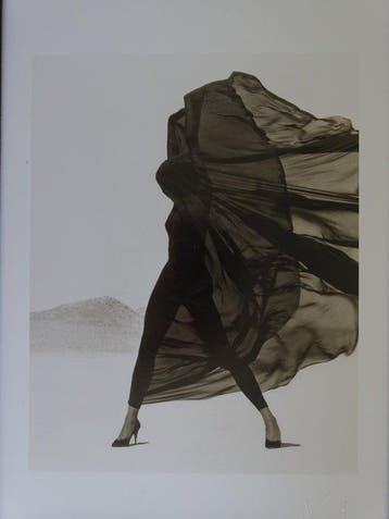 Herb Ritts - Dressed in Versace veils, El Mirage